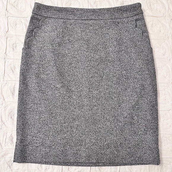 Grey skirt with scalloped pockets, 41 Hawthorne, size S - Picture 1 of 7